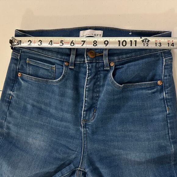 Ann Taylor LOFT Blue, Open Bottom Hems, Highwaist, Flared Jeans- 28/6 - Picture 8 of 10